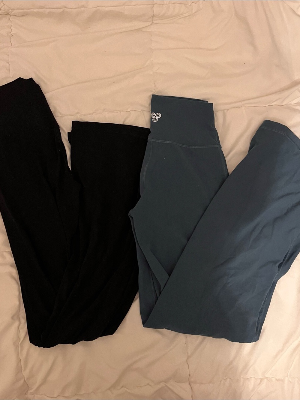 Women’s Leggings Bundle Aritzia and Aerie Black and Blue